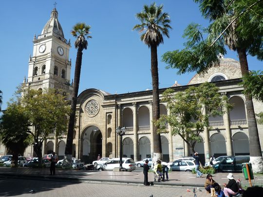 Catedral en la Plaza 14 de Septiembre