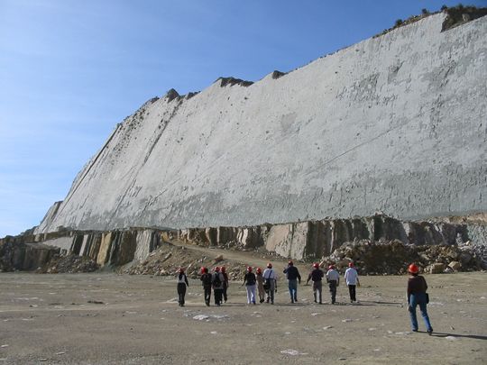 Organized tour to visit the quarry