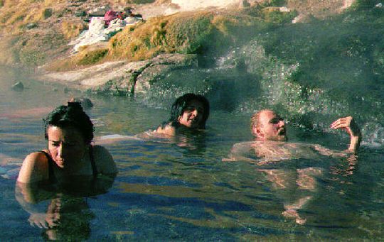 Bain  30degres dans les eaux thermales de Chalviri