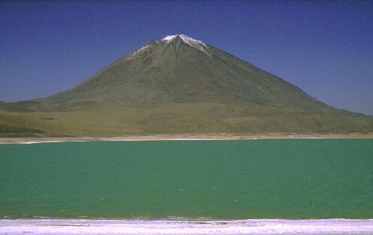 Laguna Verde y volcn Licancabur