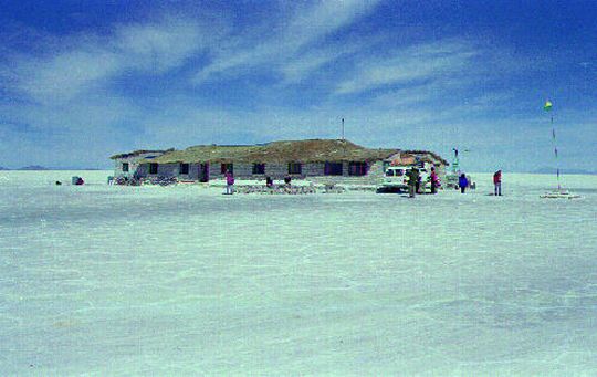 Htel de sel au milieu du Salar d'Uyuni