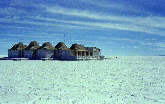 Htel de sel au milieu du Salar d'Uyuni
