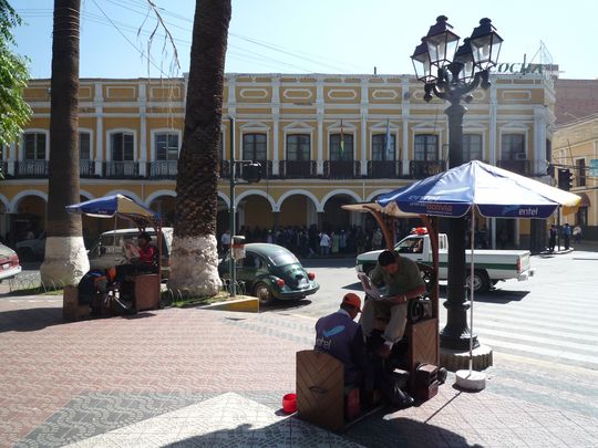 shoeshine stand on Plaza 14 de Septiembre