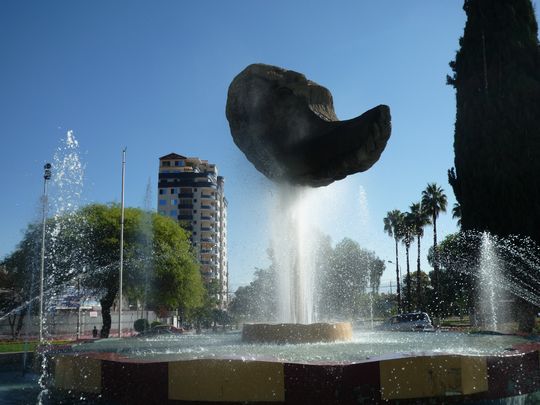 Fuente de agua de la Plaza de las Banderas