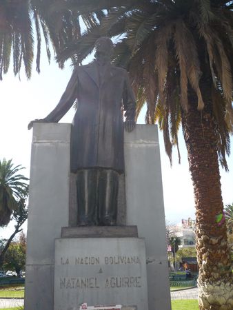 Estatua del escritor Nataniel Aguirre Estatua del escritor Nataniel Aguirre