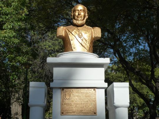 Estatua del mariscal José Ballivián en el Prado Estatua del mariscal José Ballivián en el Prado