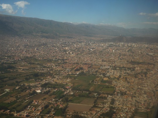Foto aérea de los barrios al oeste de Cochabamba Foto aérea de los barrios al oeste de Cochabamba