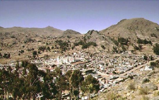 Vista de Copacabana desde el camino de la Horca del Inca Vista de Copacabana desde el camino de la Horca del Inca