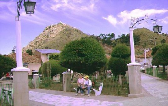 Valrie y Pierre en la Plaza 2 de Febrero