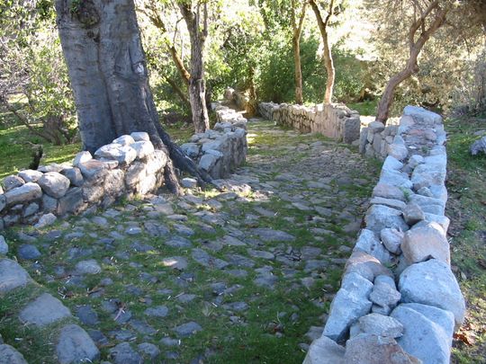 Stone trail to Bao del Inca