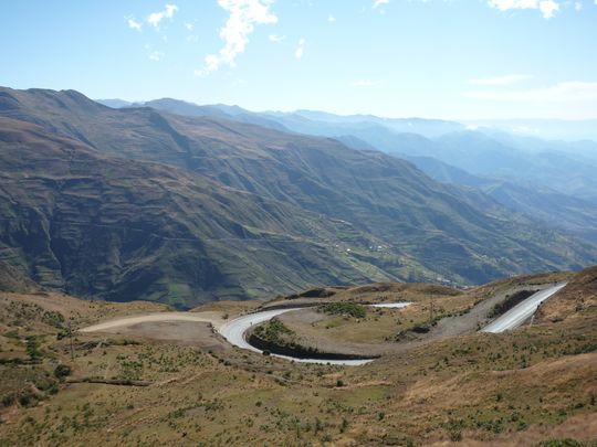 Descent to Sorata valley Descent to Sorata valley