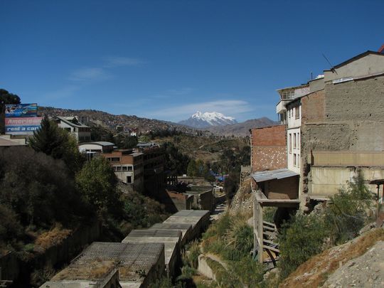 Río Choqueyapu en La Paz y Illimani Río Choqueyapu en La Paz y Illimani