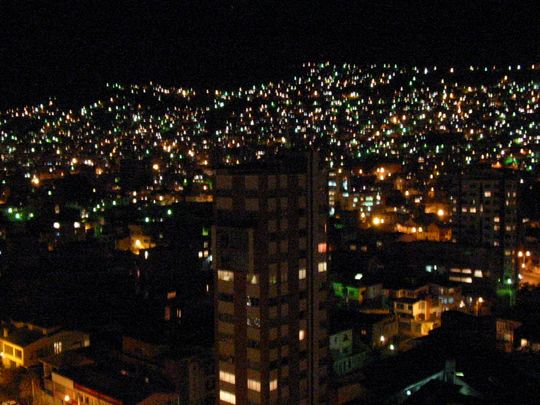 La Paz de noche, vista desde el restaurante panorámico del hotel Presidente La Paz de noche, vista desde el restaurante panorámico del hotel Presidente