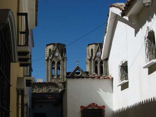 Rue Jaén et église San Calixto Rue Jaén et église San Calixto