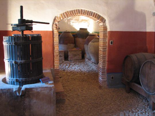 Cave  vin dans le muse de la basilique