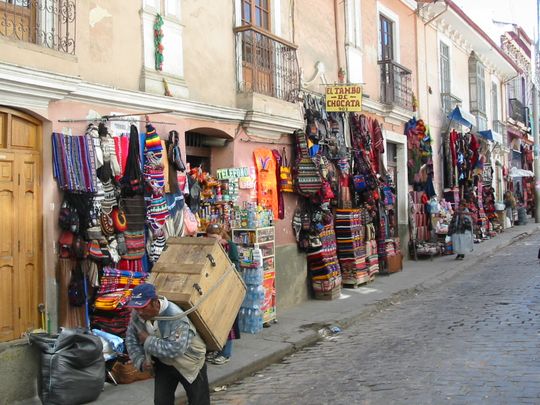 Tiendas artesanales de la calle Sagrnaga