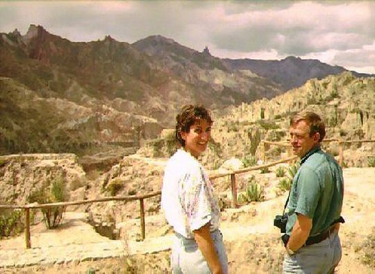 Monique et Pierre devant la Valle de la Lune