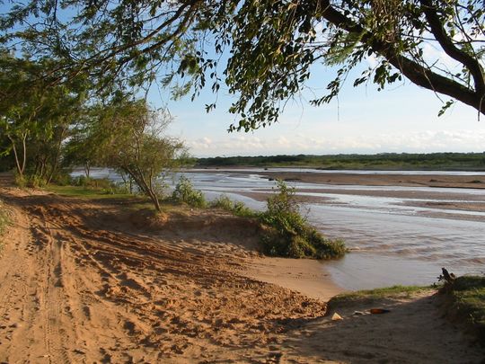 Rives du fleuve Piray