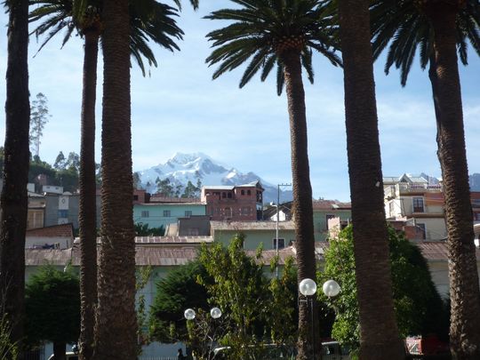 Vista del Illampu desde la plaza central de Sorata