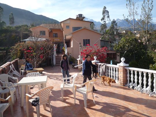 Mary y Nataly en la terraza