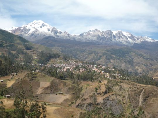 Sorata a los pies del Illampu e Ancohuma Sorata a los pies del Illampu e Ancohuma