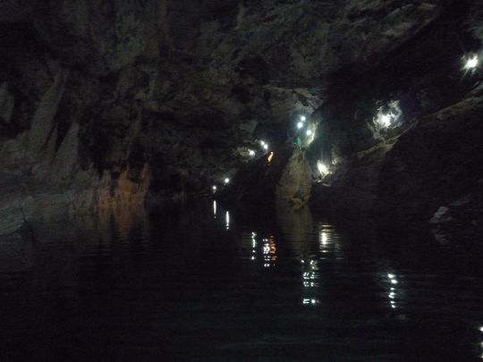 Lago subterráneo Lago subterráneo