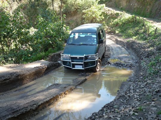 Carretera entre Sorata y la cueva de San Pedro