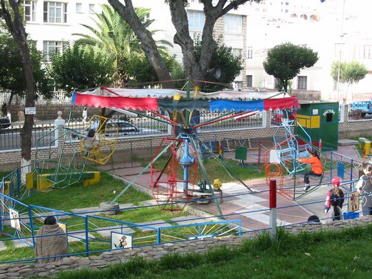 Tiovivo en el parque Simón Bolívar Tiovivo en el parque Simón Bolívar