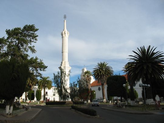 Avenida bordeando el parque Simn Bolvar