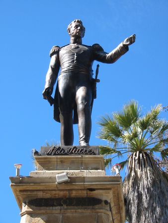 Estatua de la Mariscal Sucre en la Plaza 25 de Mayo Estatua de la Mariscal Sucre en la Plaza 25 de Mayo
