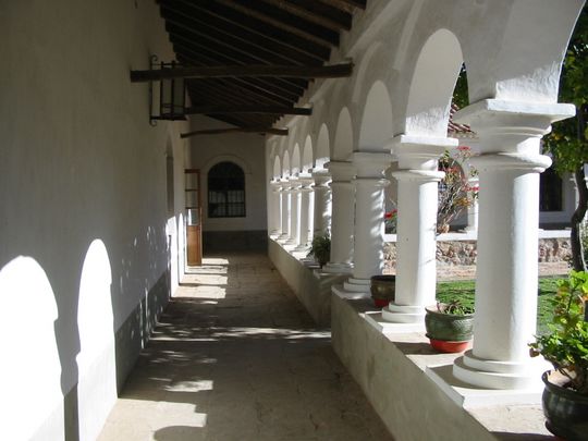 Columnas inclinadas del primer claustro