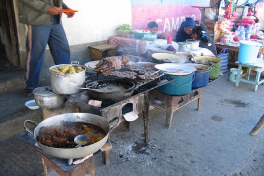 Plats cuisins dans la rue