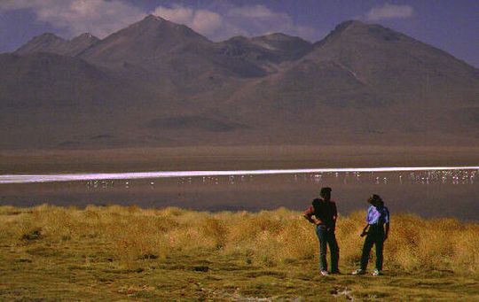 Valrie y Pierre en el borde de la Laguna Caapa