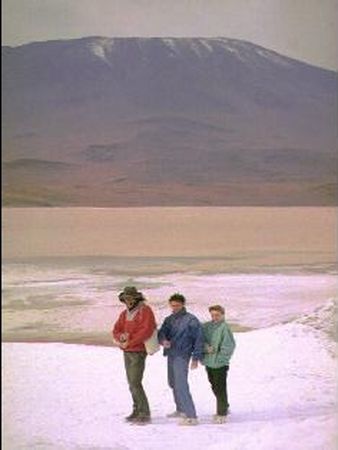 Rodolphe, Pierre y Valrie en el borde de la Laguna Colorada