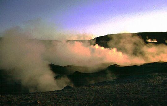 Fumeroles au lever du jour