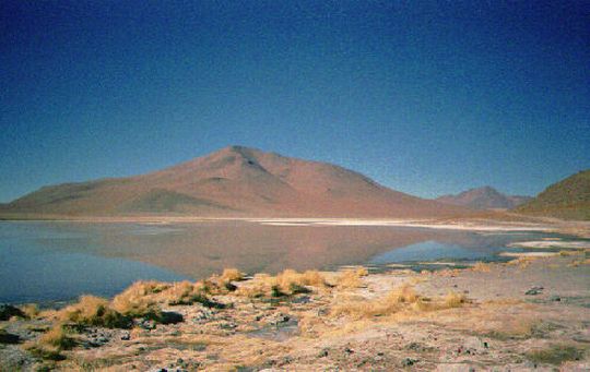 Aguas termales de Chalviri a los pies del Cerro Polques