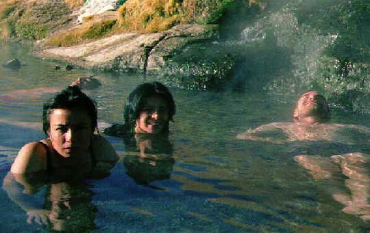 Bain  30degres dans les eaux thermales de Chalviri