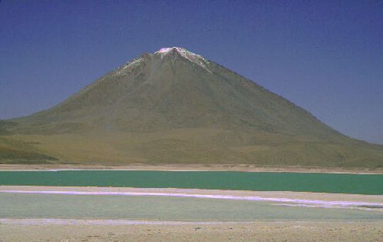 Laguna Verde et volcan Licancabur