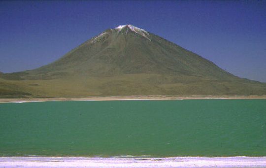 Laguna Verde et volcan Licancabur