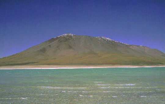 Laguna Verde et volcan Licancabur