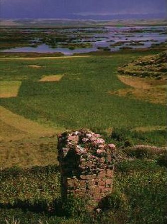 Sépultures incas sur l'île de Kalahuta Sépultures incas sur l'île de Kalahuta