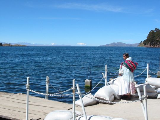 Cholita waiting for the boat in Taquina