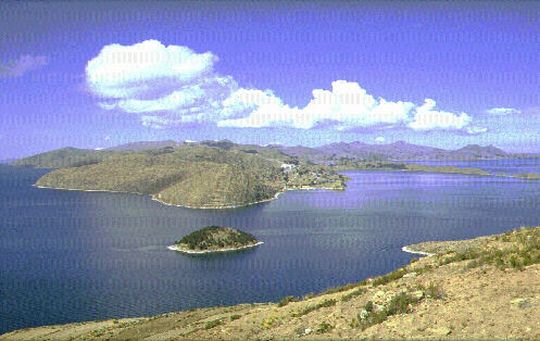 Peninsula de Copacabana vista desde la isla del Sol