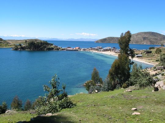 Bahía de Challapampa Bahía de Challapampa