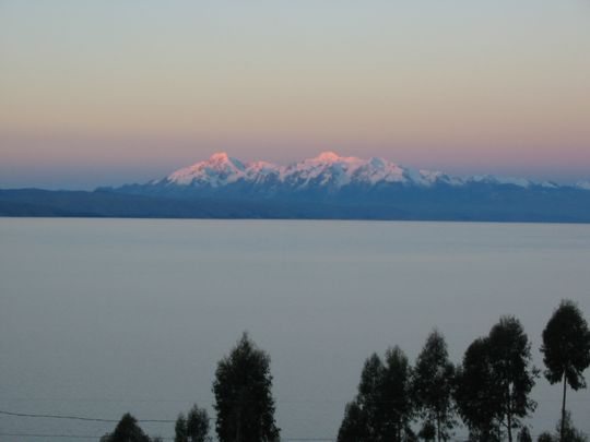 Cordillera Real vista desde la Isla del Sol