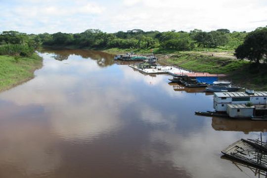 Port de commerce fluvial