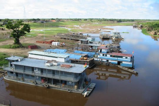 Port de commerce fluvial