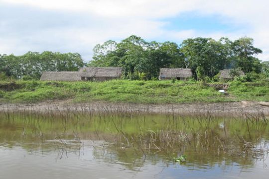 Village en bordure de rivire