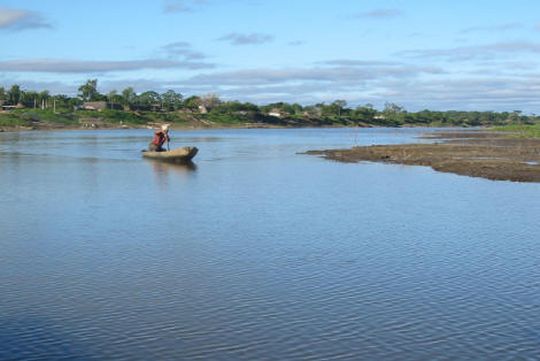 Piragua en el río Piragua en el río