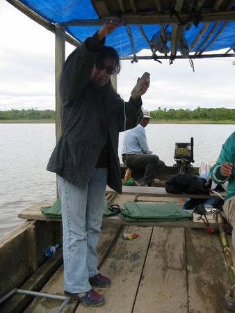 Nataly pescando pirañas Nataly pescando pirañas